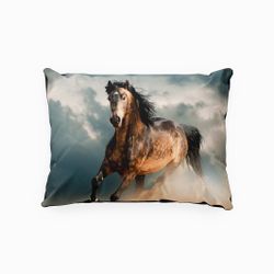 Horse galloping ett örngott i bomull i mått 70 x 100 cm med ett hästmönster, från Indusia design