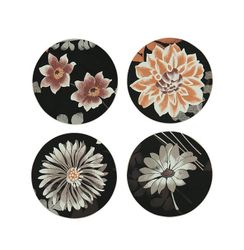 Noble house Corc ett set med 4 st glasunderlägg/coasters med ett blommönster på svart botten av MDF och kork i mått 10 cm