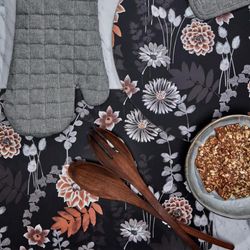 Noble house Corc ett set med 4 st glasunderlägg/coasters med ett blommönster på svart botten av MDF och kork i mått 10 cm