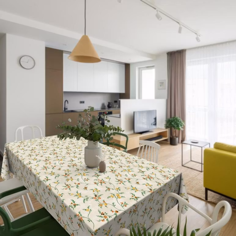 Lisen en linnefärgad vaxduk på metervara med gula och röda blommor bredd 140 cm.