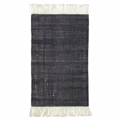 Boel & Jan Sandvik en svart och naturfärgad dörrmatta/sängmatta i mått 60 x 90 cm