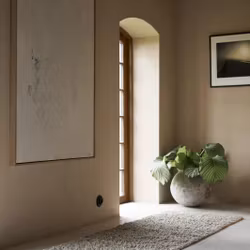 Boel & Jan Noma en greige gångmatta i mått 70 x 200 cm