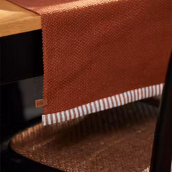 Noble house Sally brun bordslöpare mått 35 x 110 cm