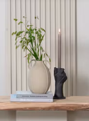 Ljusstake svart hand