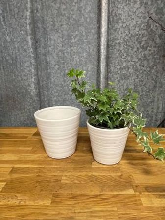 Kruka med randig dekor