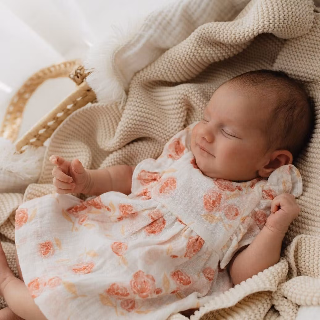Babykjole med roser