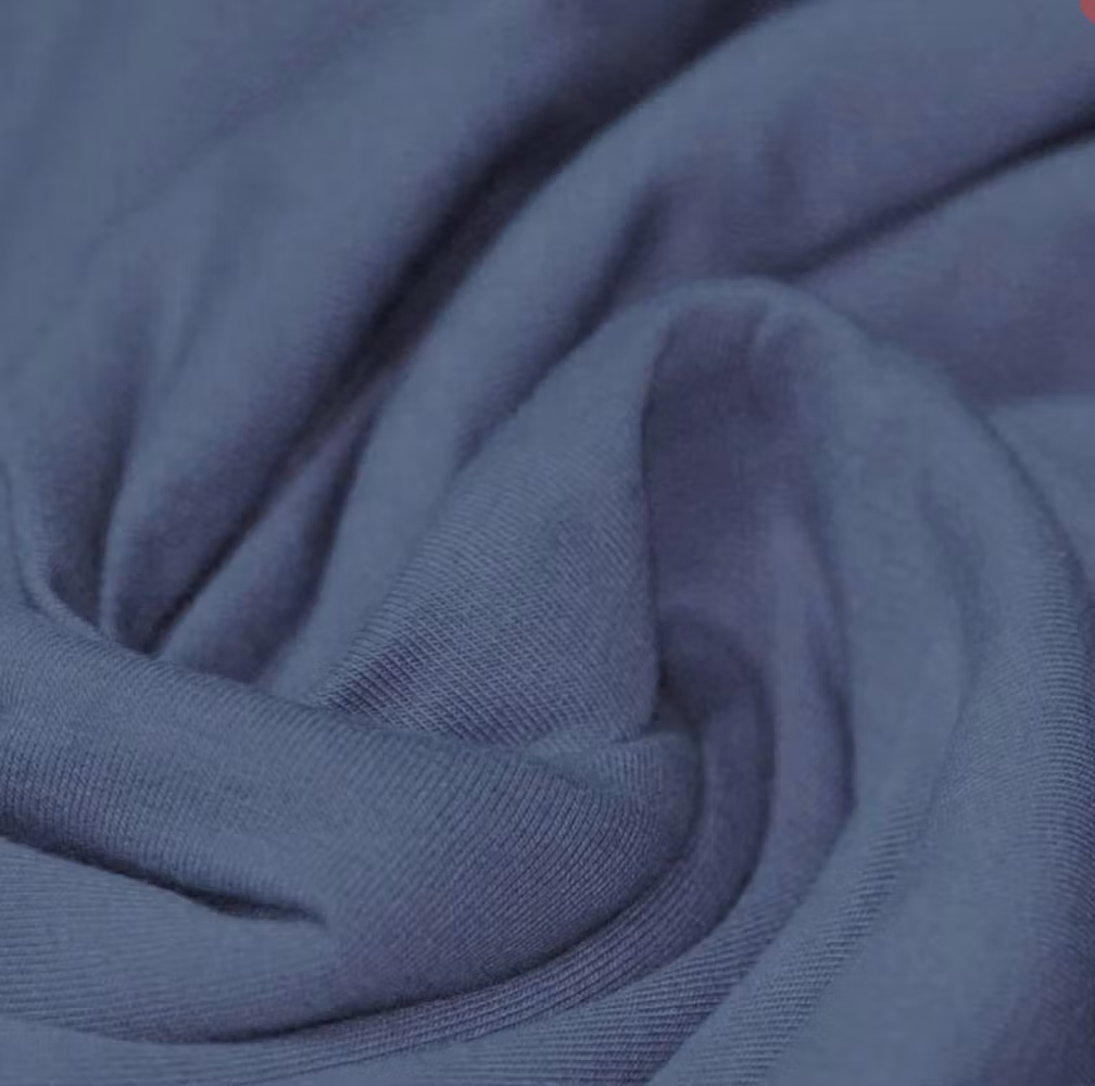 Dark jeans ensfarget jersey