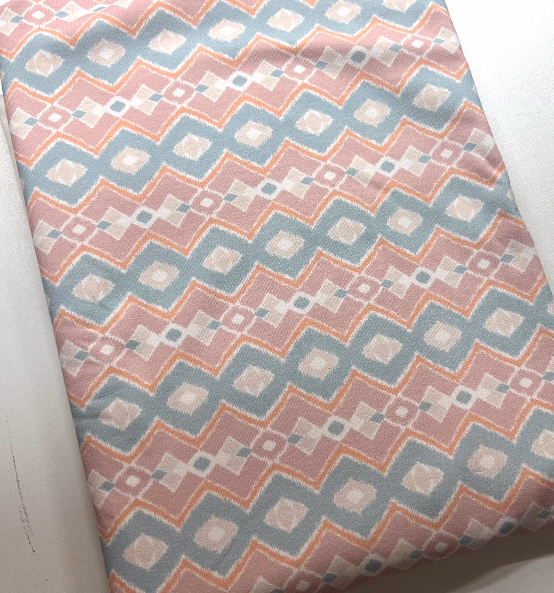 Geometrisk mønster rosa og turkis 1 meter jersey