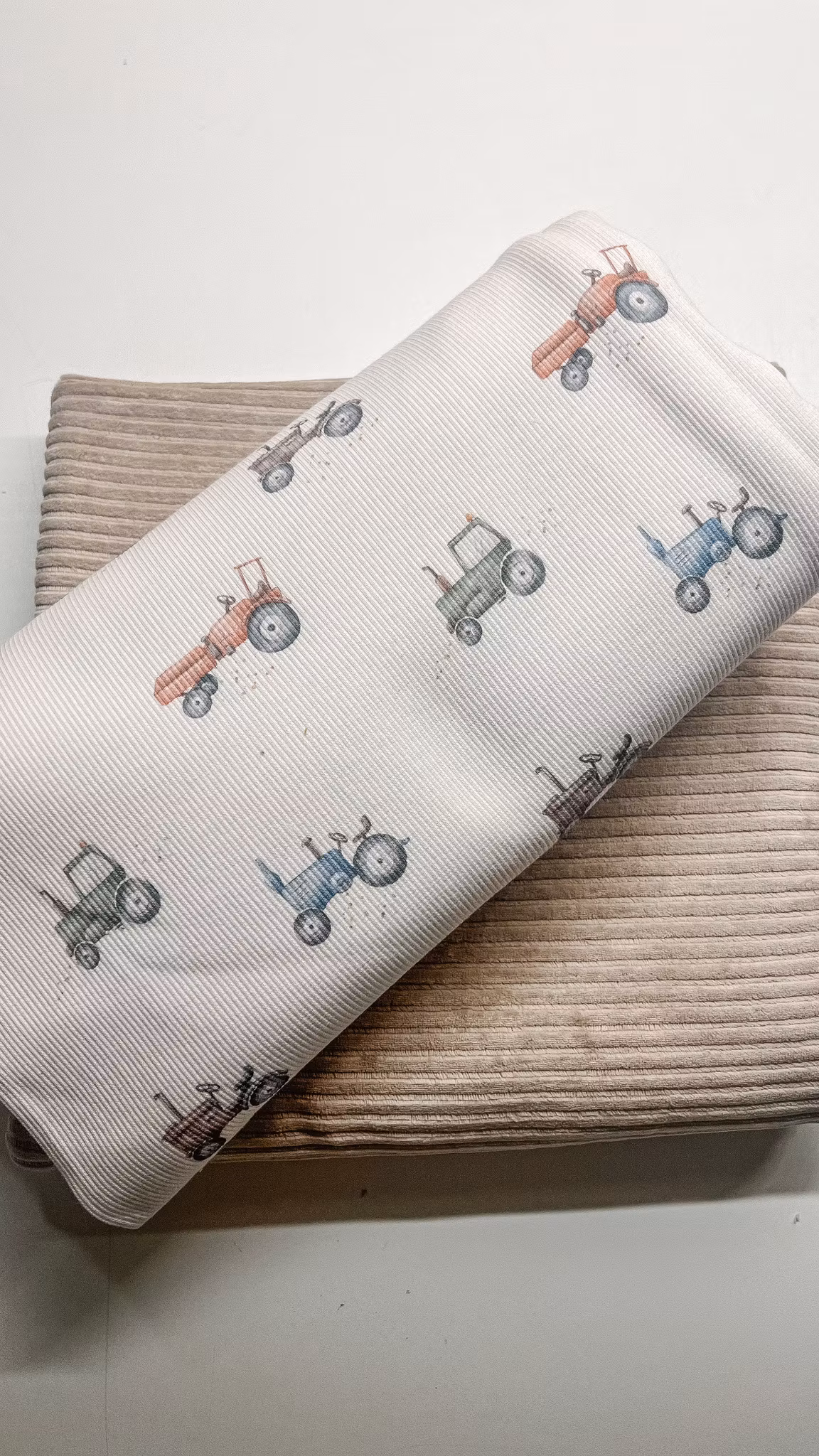 OD- Vintage tractors cream