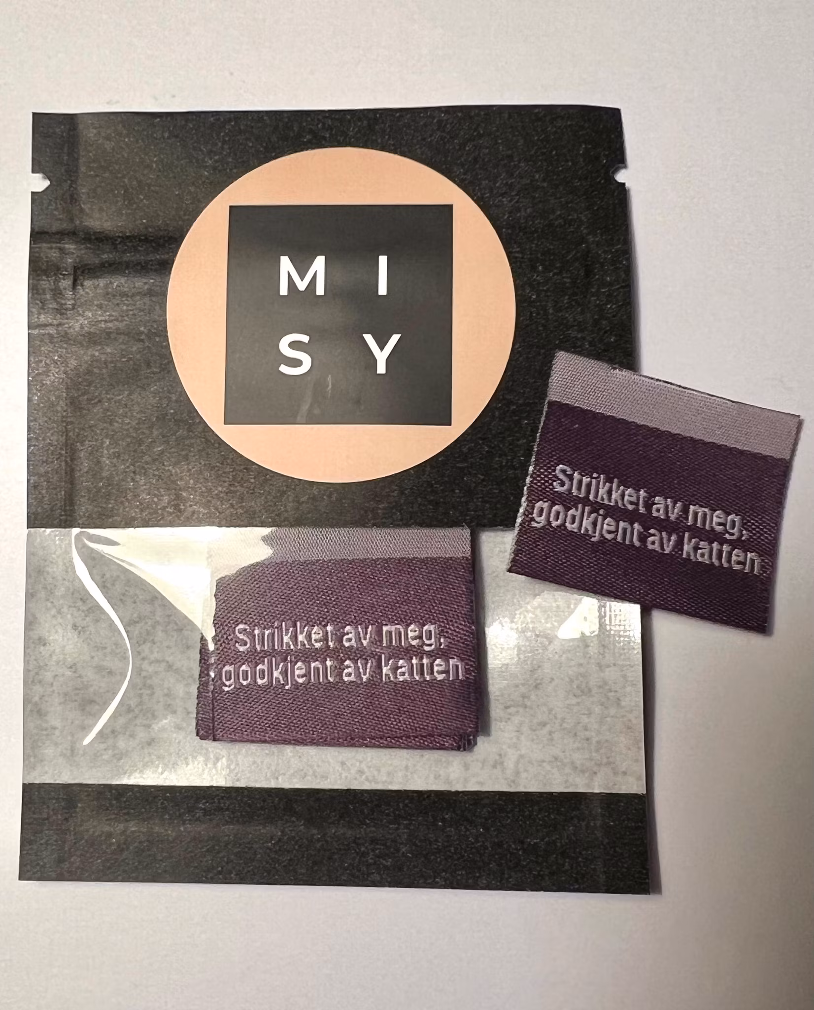 Strikket av meg, godkjent av katten