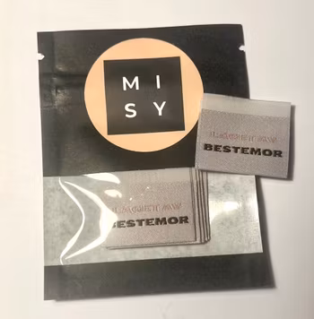 Laget av bestemor grå