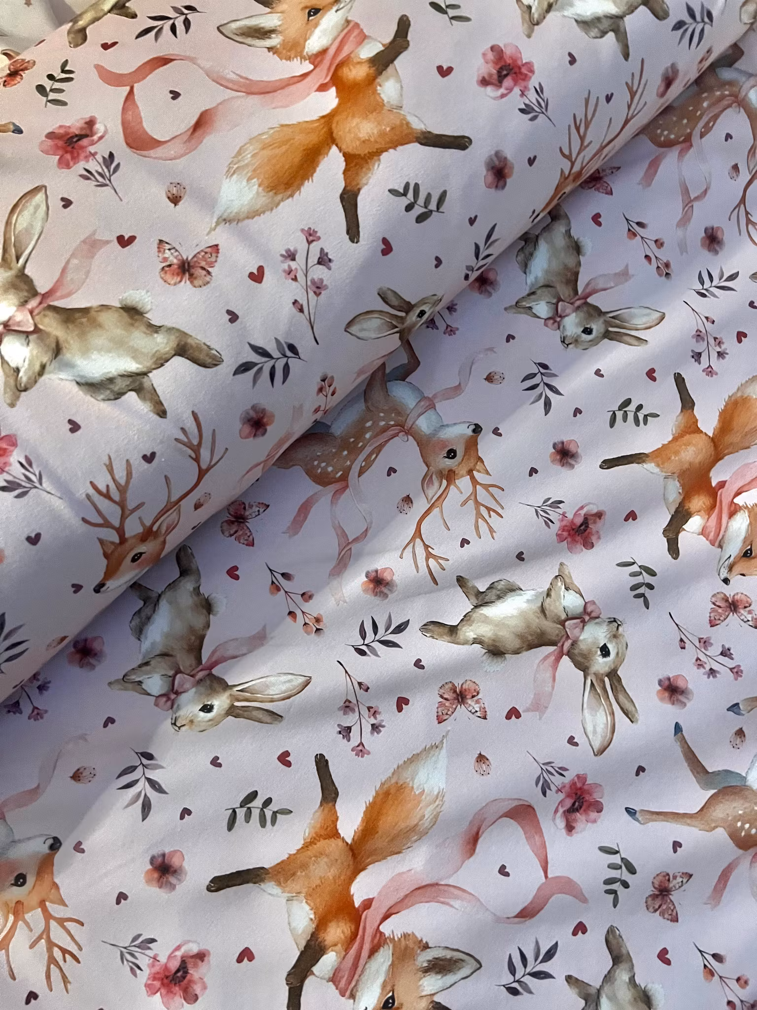 Rosa skogsdyr jersey