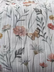 Uregelmessig ribb flowers and butterflies