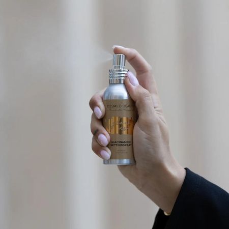 Glow Up Niaciamide Setting Spray