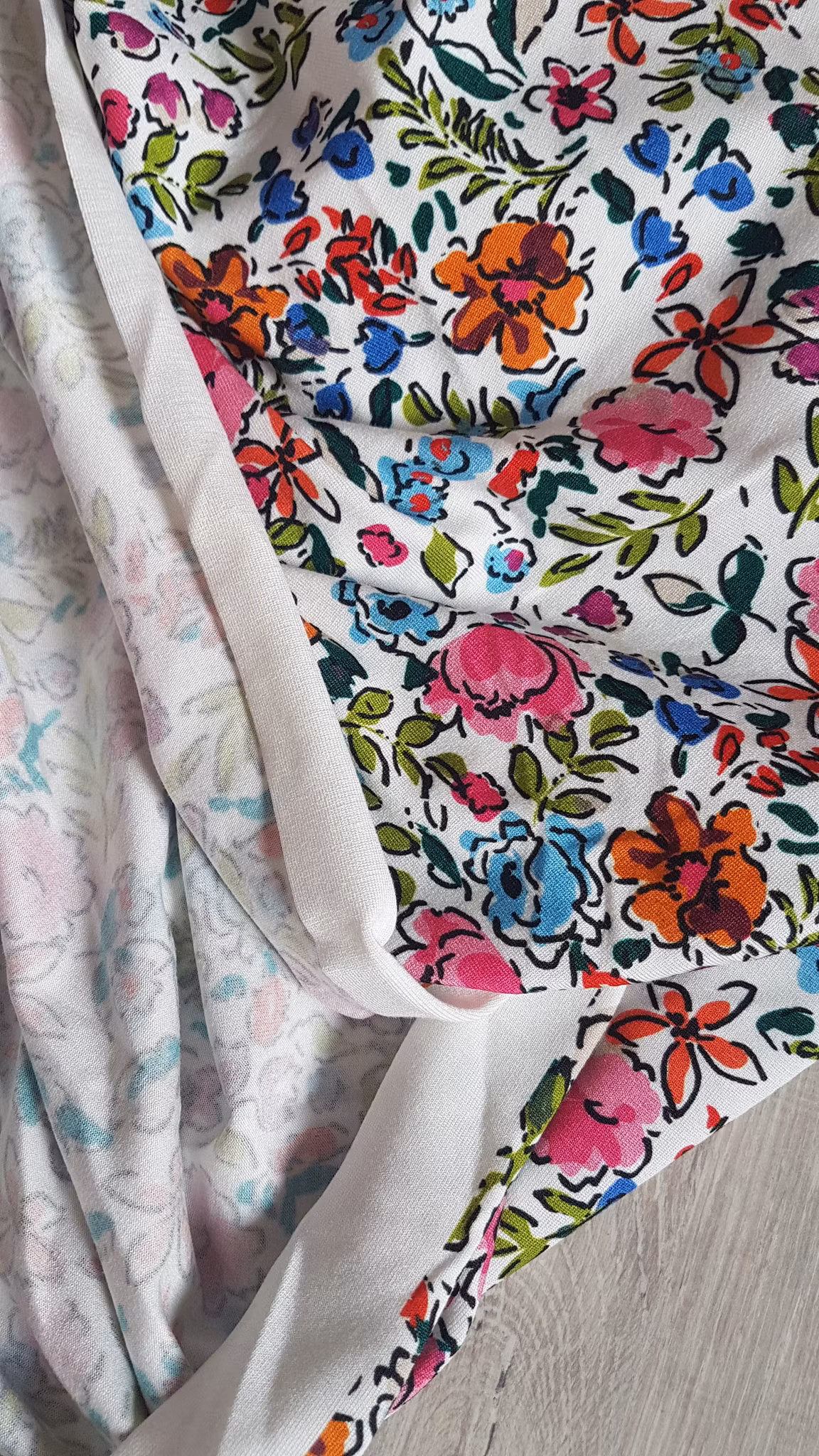 Små Blommor Vitt, Sommar Single Jersey Viscose OUTLET