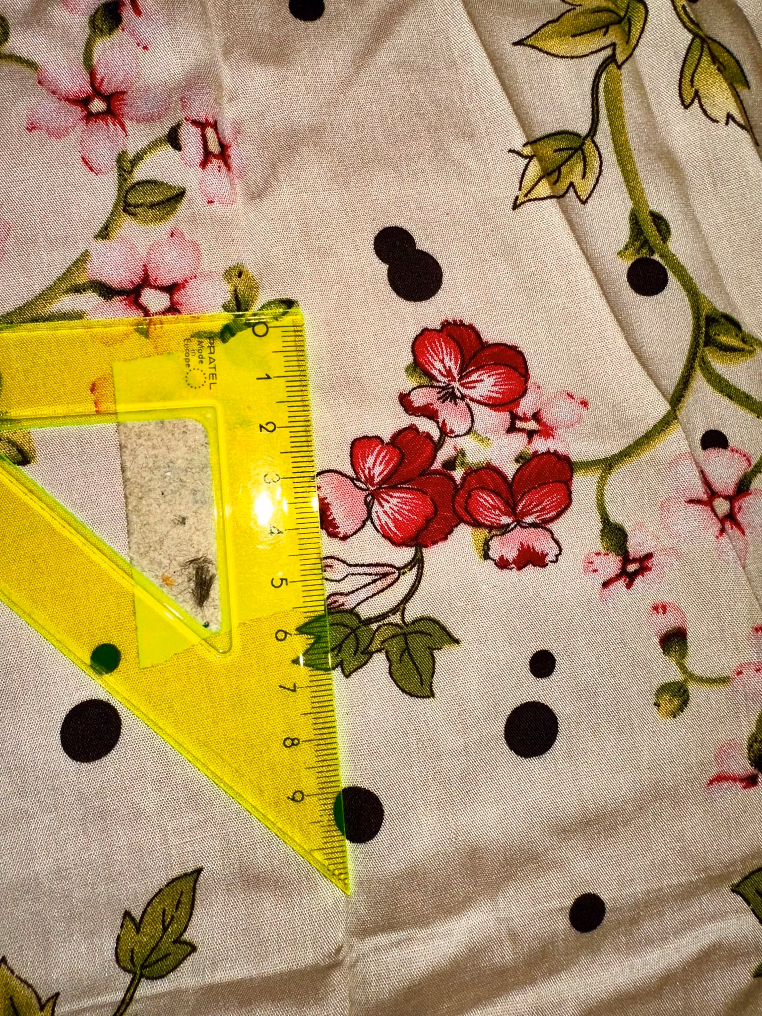 Blommor På Gul  Viscose OUTLET