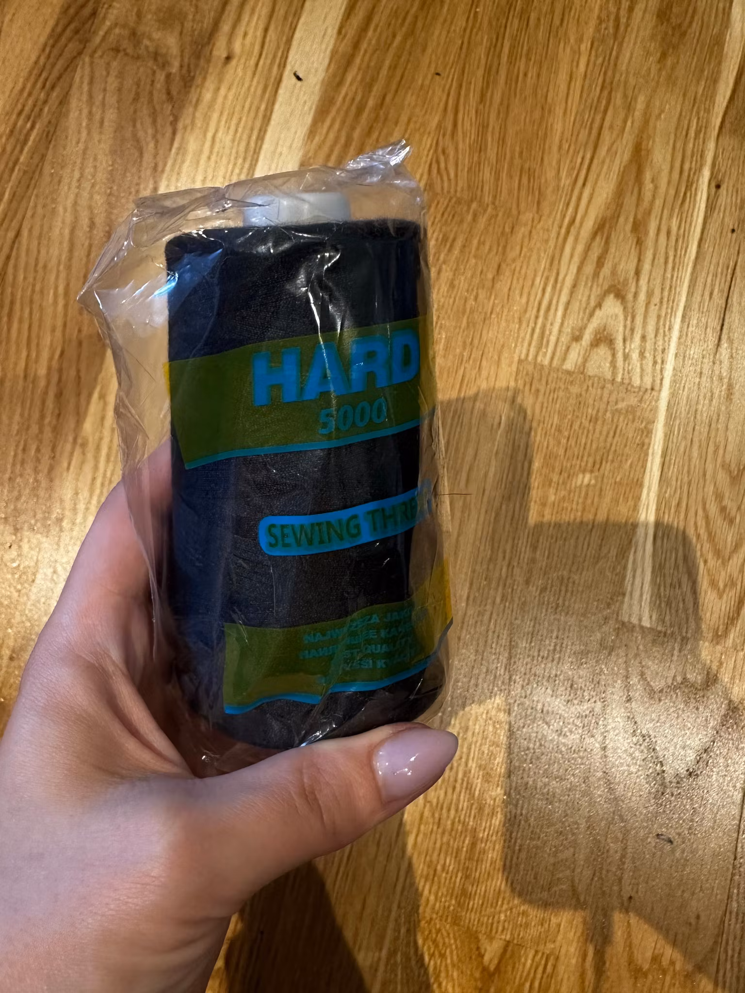 Overlock Tråd Svart Hard 5000 OUTLET