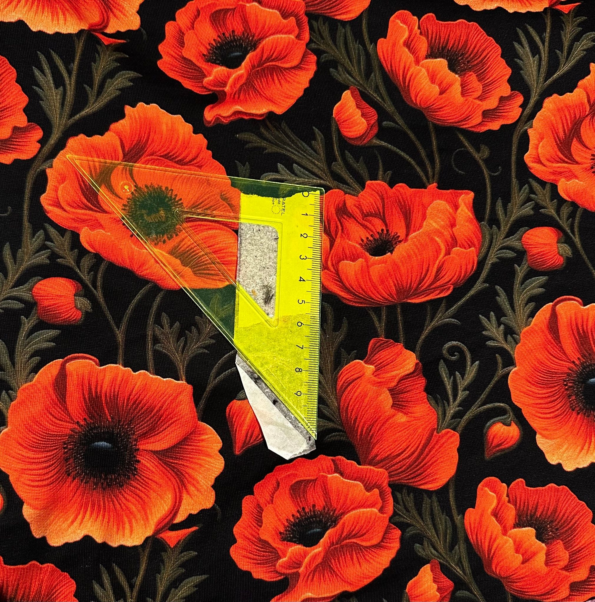 Blommor Vallmo French Terry  OUTLET
