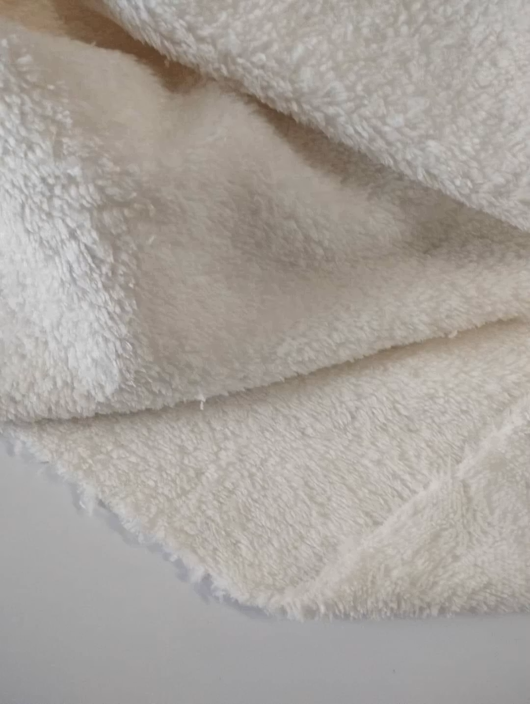 Tyg tyger fluffigt tyg Teddy vit Ecru beige