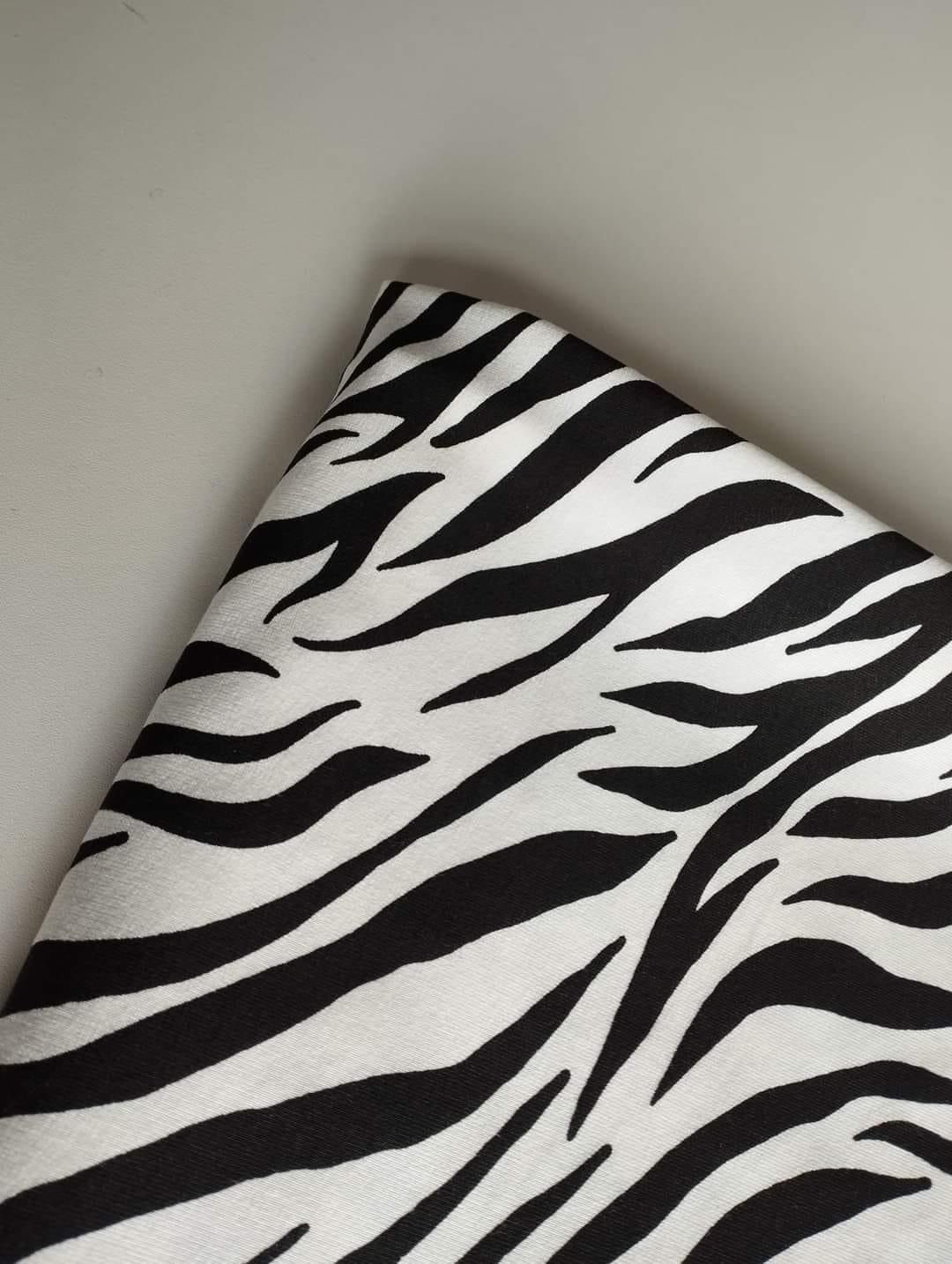 Tyg tyger French Terry college jogging öglad baksida zebra svart vit