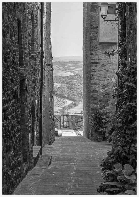 Tuscany Alley black & white