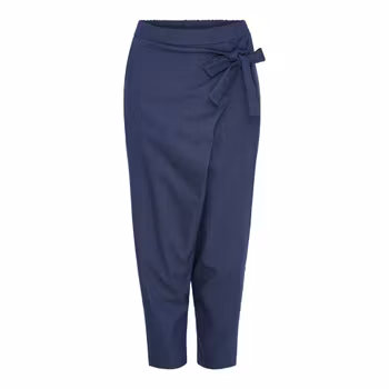 Byxa med drapering och knytdetalj