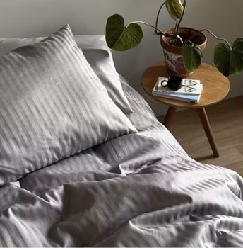 Satinpåslakanset