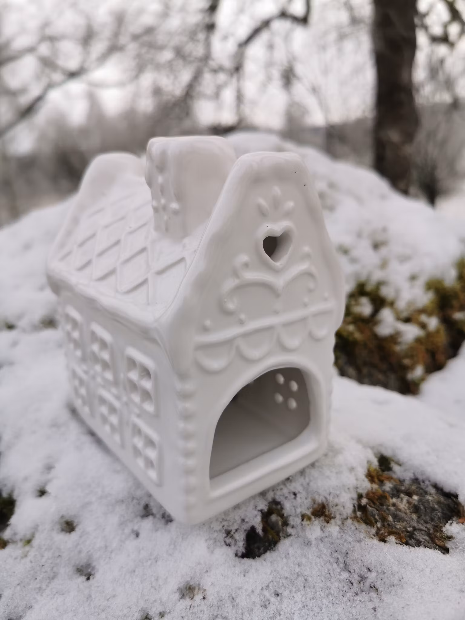 Vita pepparkakshus - Majas lyktor - Barncancerfonden