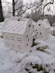 Vita pepparkakshus - Majas lyktor - Barncancerfonden
