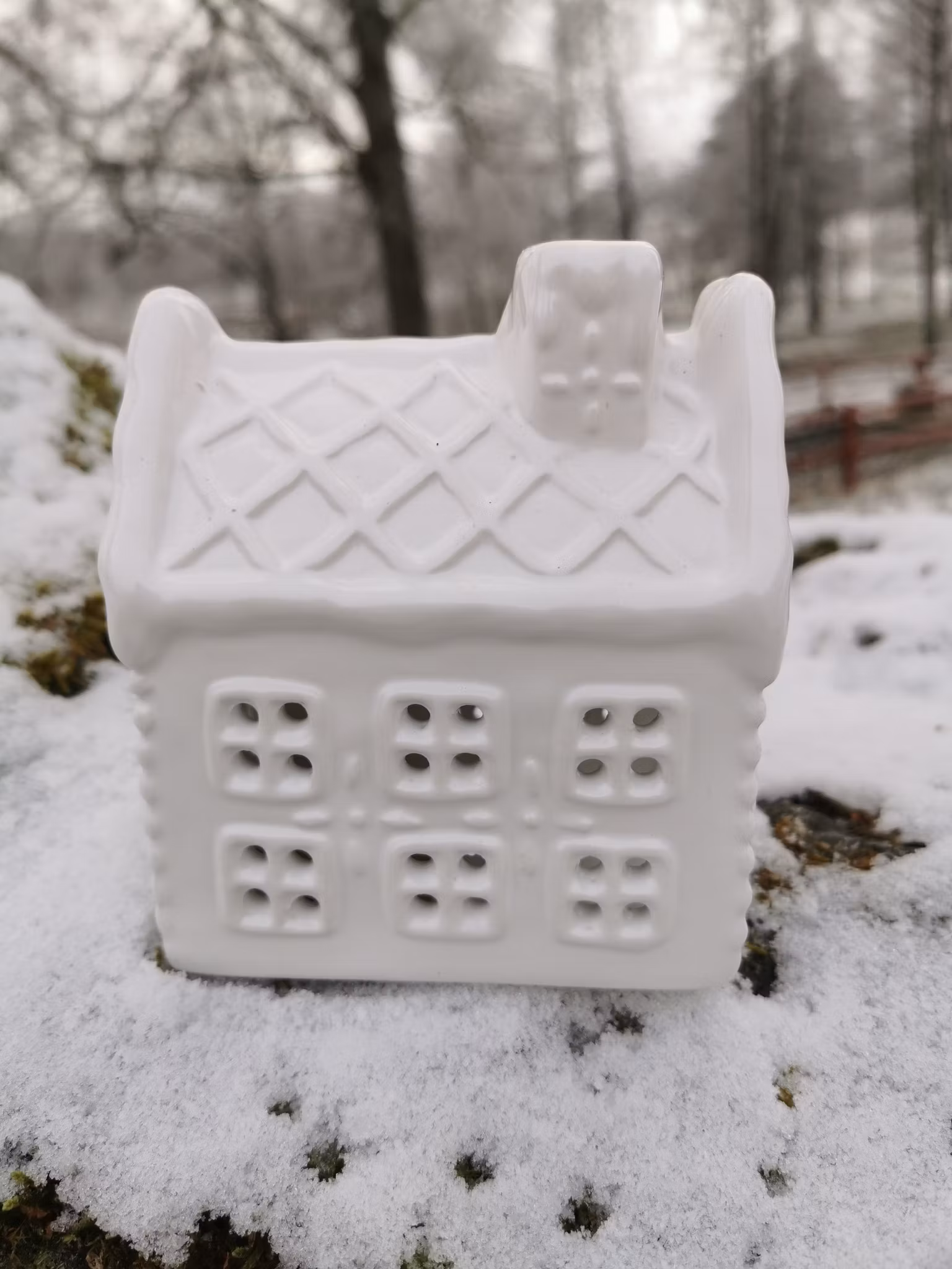 Vita pepparkakshus - Majas lyktor - Barncancerfonden
