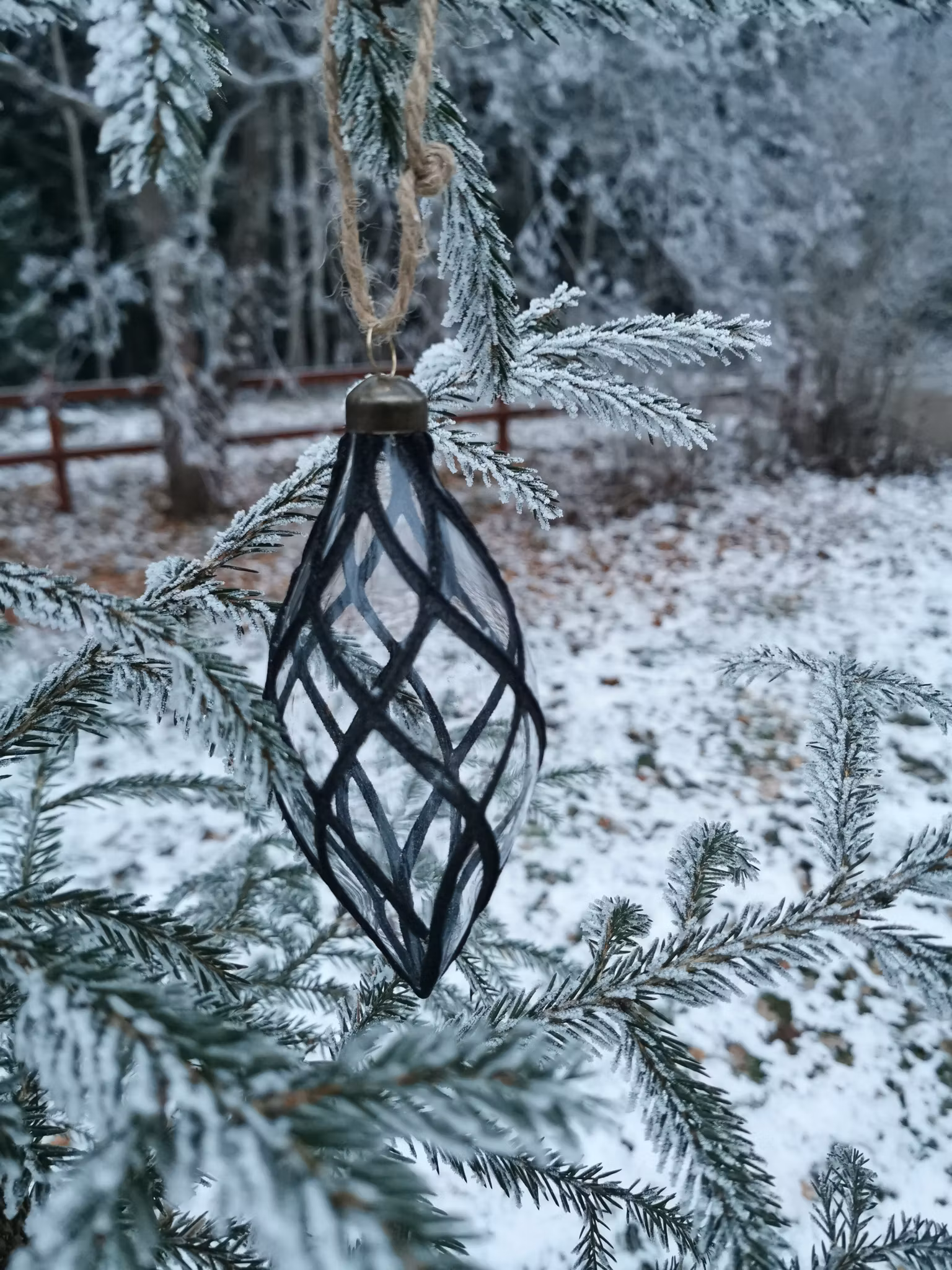 Glaskula 4 pack klarglas med svarta glittiga rutor. .