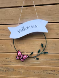 Välkommen krans med fjäril eller bi.