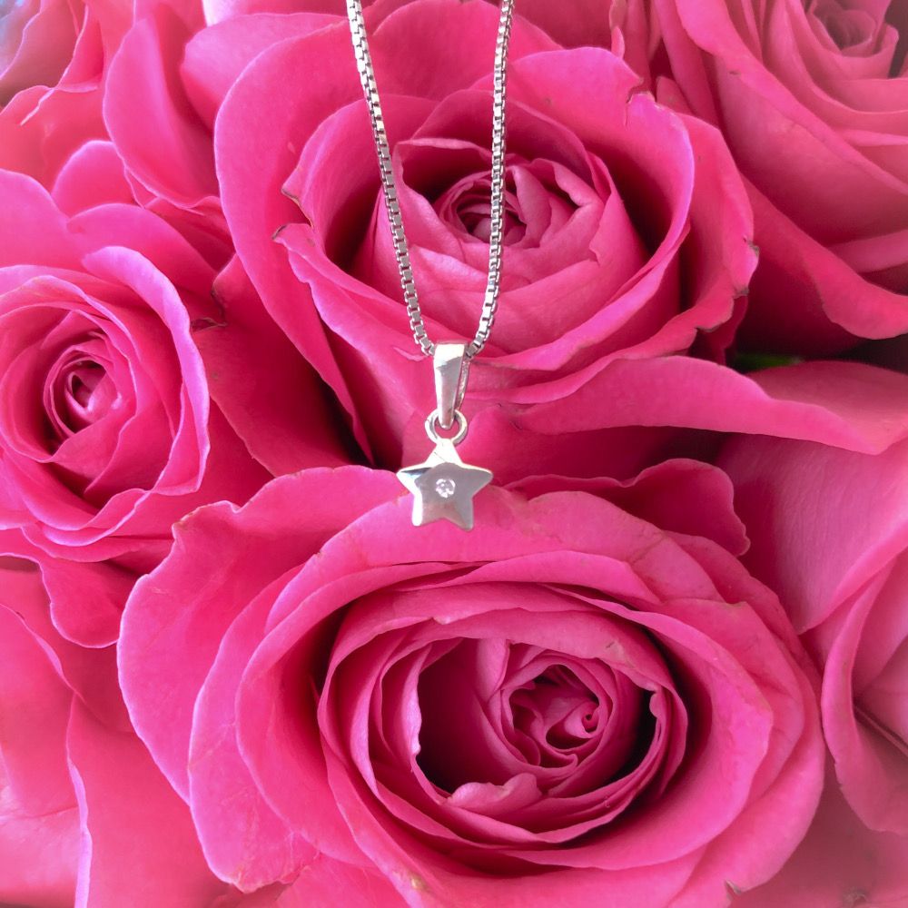Halsband till barn i silver liten Stjärna - Smycken från Sweethearts