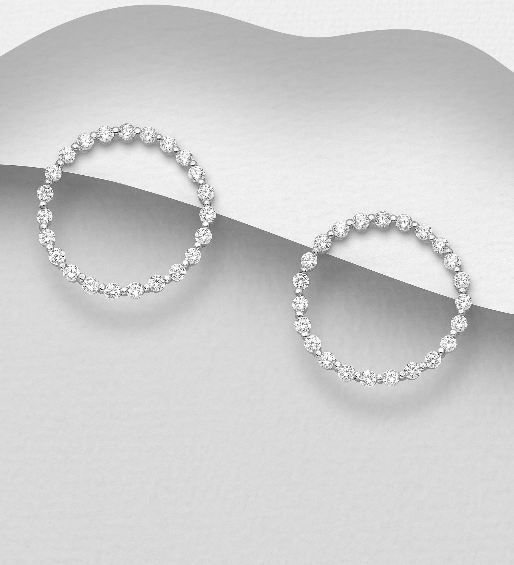 Silverörhängen runda Ringar med cubic zirkonia stenar - Snygga & fina örhängen i äkta sterling silver