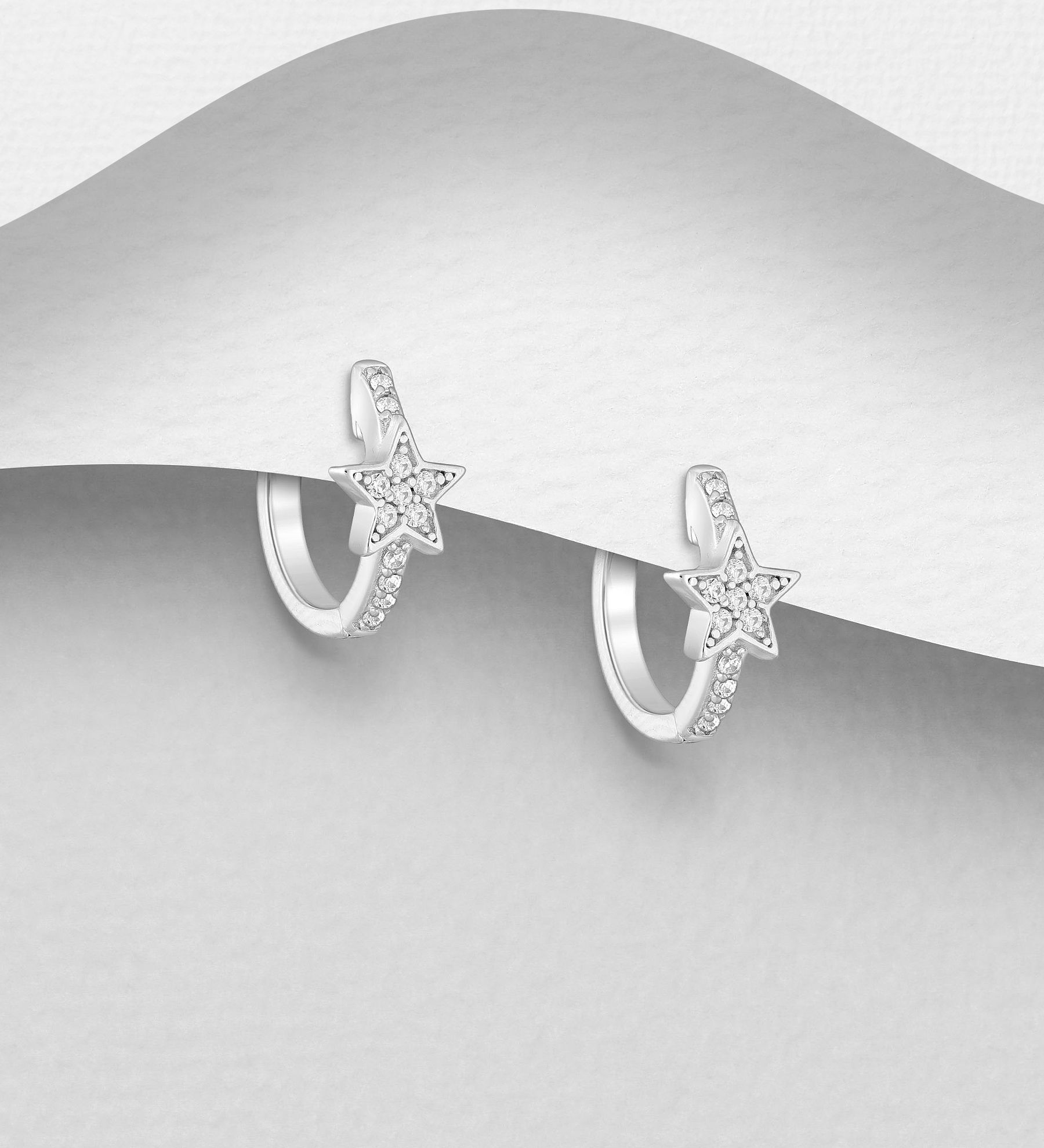 Silverörhängen creoler/ hoops med Stjärnor och cubic zirkonia stenar - Snygga & fina örhängen, ringar i äkta sterling silver