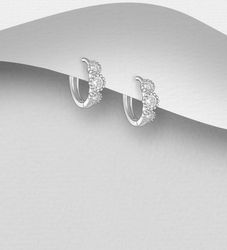 Silverörhängen - eleganta & stilfulla Hoops med tre stenar
