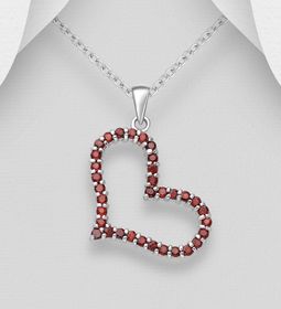 Silverhalsband rött Hjärta med ädelstenar av mörk granat