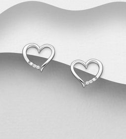 Silverörhängen studs - Hjärtan i silver med tre cubic stenar