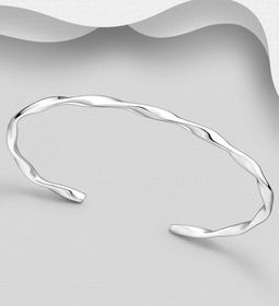 Stelt armband i vriden design - cuff armband i silver dam