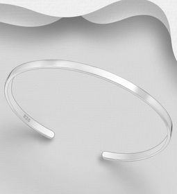 Stilrent armband i cuff design - stelt silverarmband dam