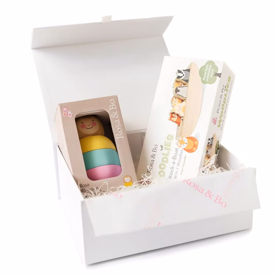 Rosa & Bo Presentask stapelleksak Rosa & träbåt med djur