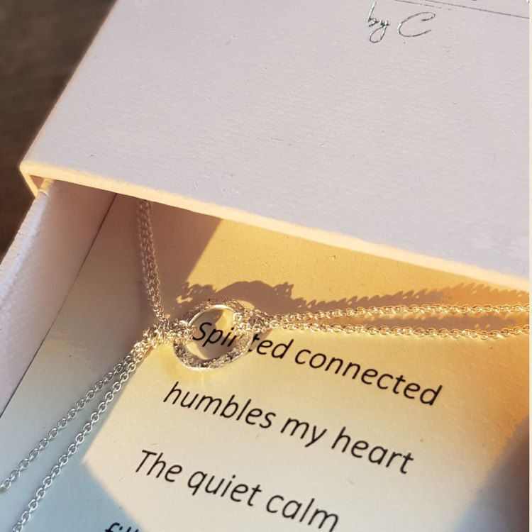 Silverarmband Connected i smyckeask.
