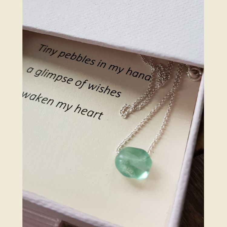 Silverhalsband Tiny pebbles apatit i smyckeask