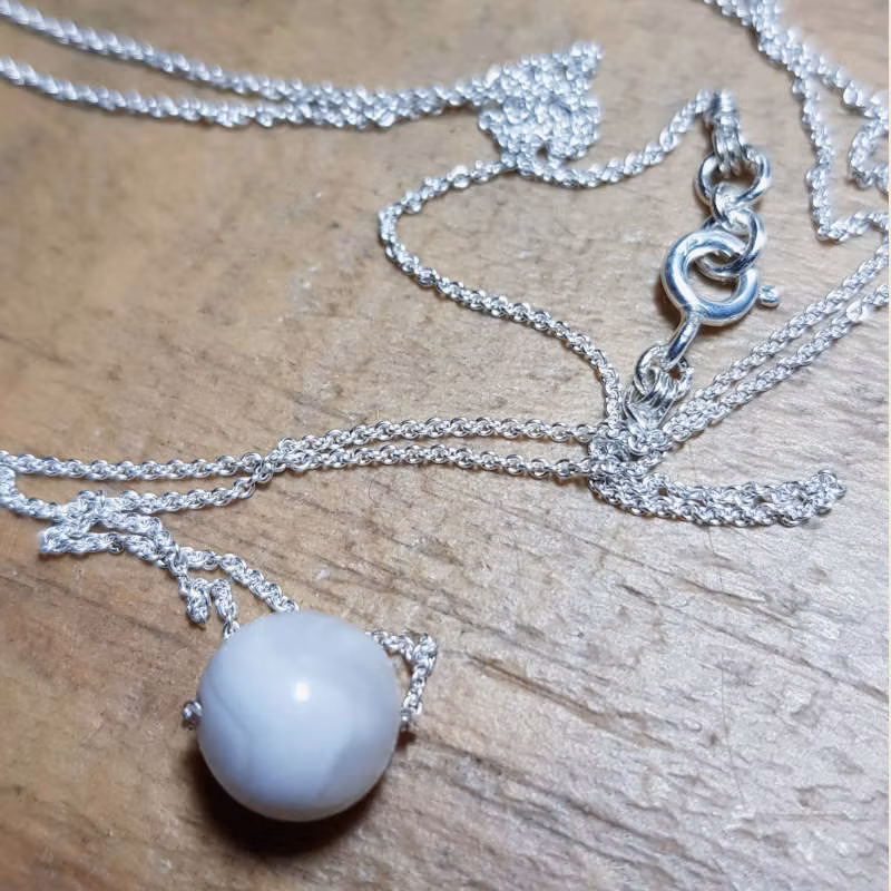 Silverhalsband Sweet simplicity ljus agat short.
