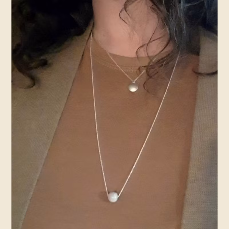 Silverhalsband Sweet simplicity ljus agat short tillsammans med silverhalsband La luna grace.