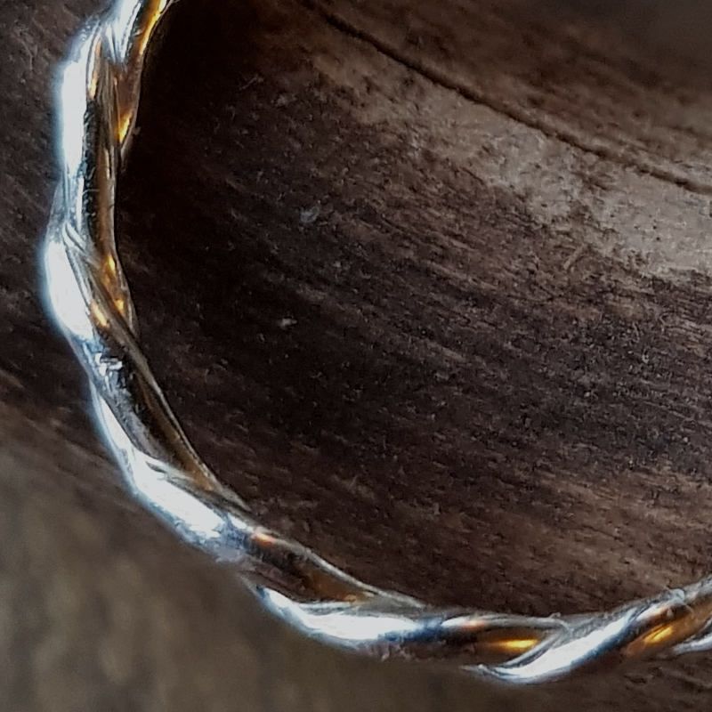 Silverhalsband Twine, detaljbild hänge
