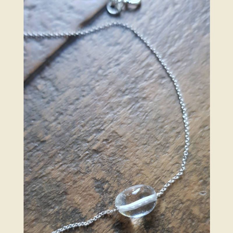 Silverhalsband Tiny pebbles bergkristall detaljbild sten