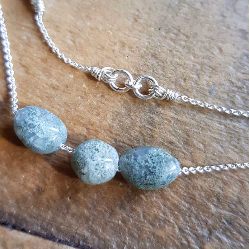Silversmycke Tiny pebbles mossagat 2, detaljbild