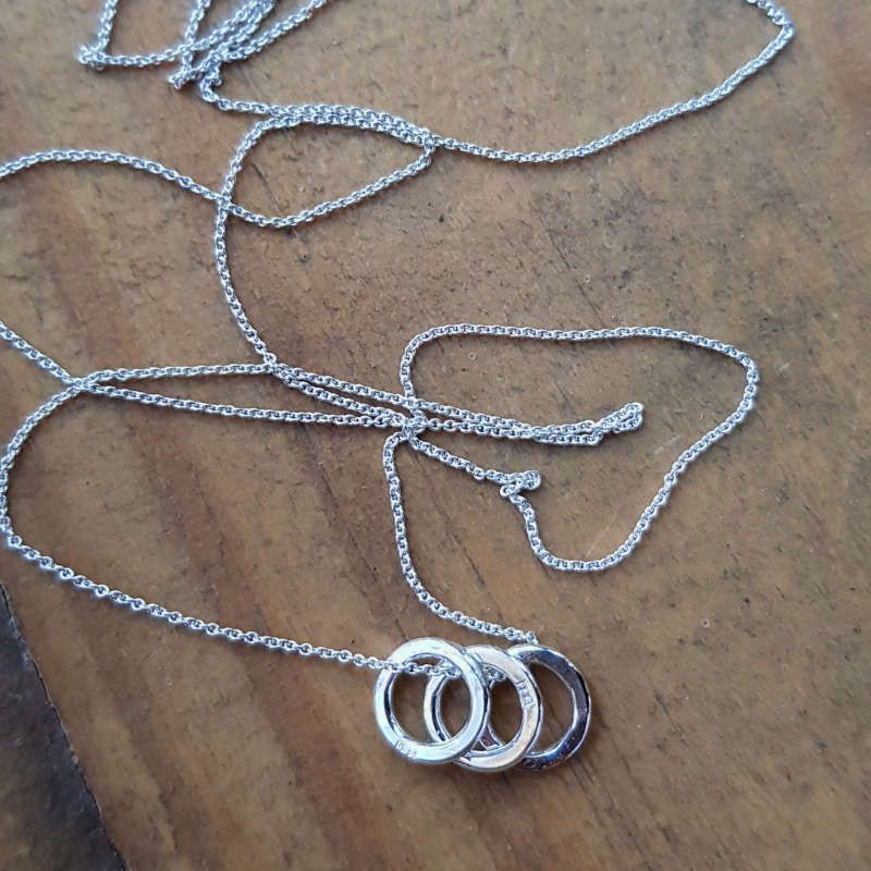 Silverhalsband Connected
