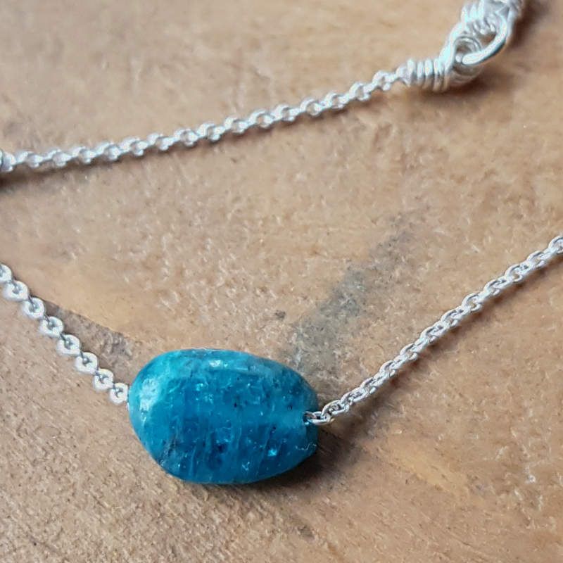Silverhalsband Tiny pebbles apatit